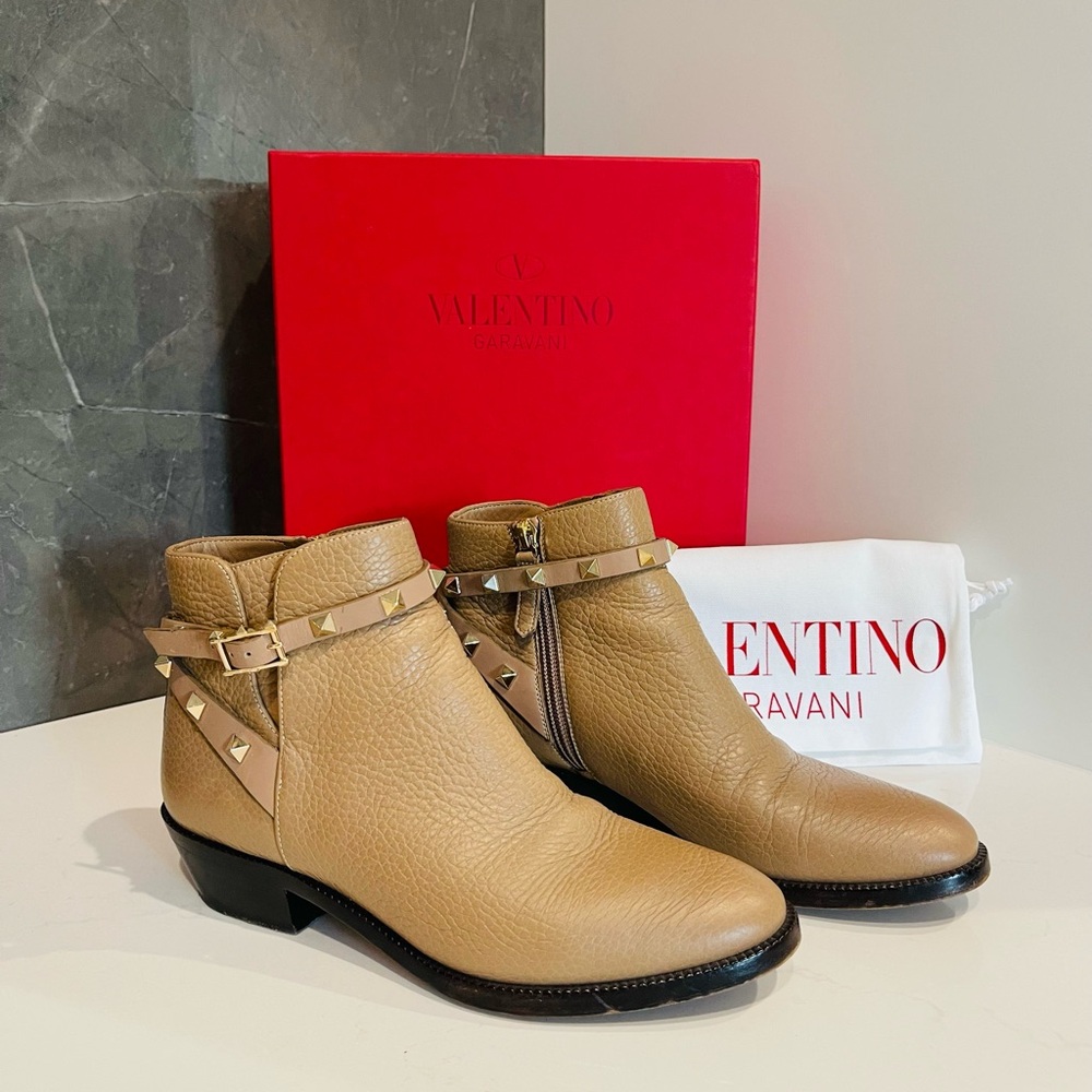 Valentino Garavani Tan Rockstud Boots